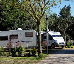 emplacement camping car Camping Les Amandiers
